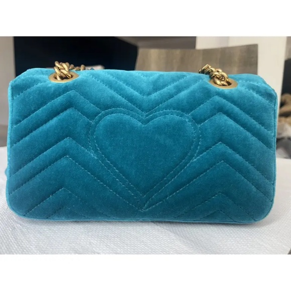 Gucci Marmont Shoulder Bag in Vibrant Emerald Green with Gold Chain - Picture 2 of 6